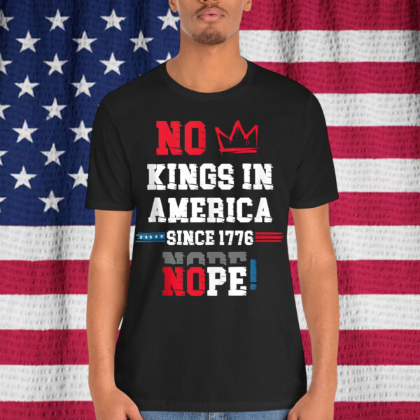 No Kings in America Sicne 1676 Distressed Vintage T-Shirt